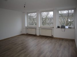 3-Zimmer-Wohnung mit Einbauküche und Balkon im Zentrum von Mülheim!