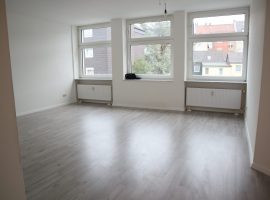 Renovierte 2-Zimmer-Wohnung in Essen-Kupferdreh! Großes Wohnzimmer! Badezimmer mit Badewanne und Dusche!